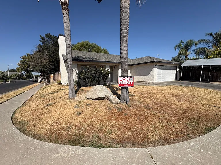 391 Trinity Ct — Photo 2