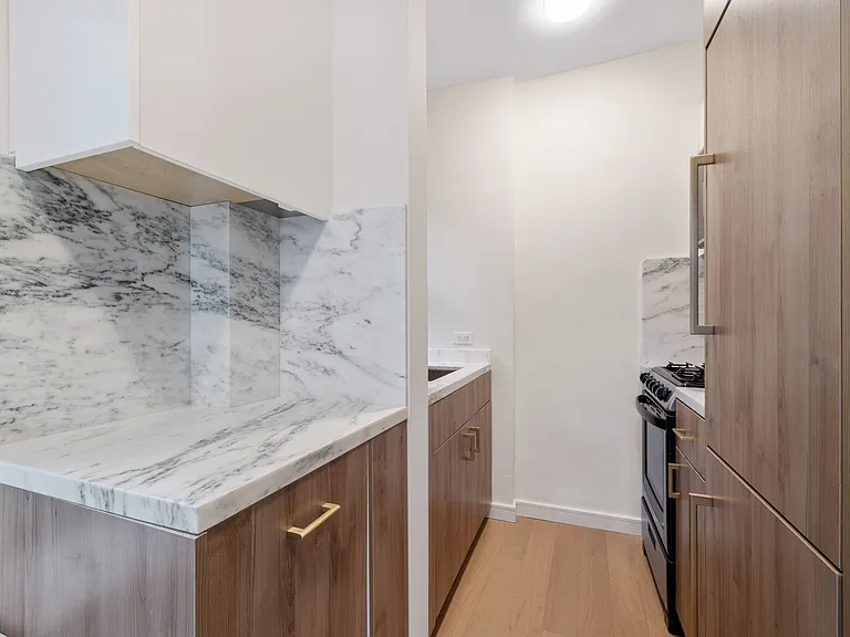 340 E 52nd St #6H — Photo 3