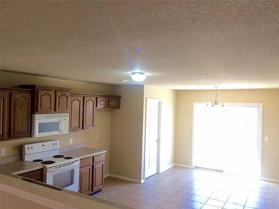4th image of 311 E Southpointe Ave