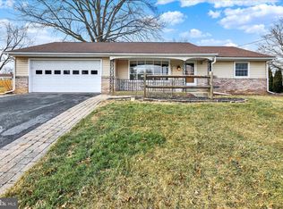 5864 Geneva Dr, East Petersburg, PA 17520