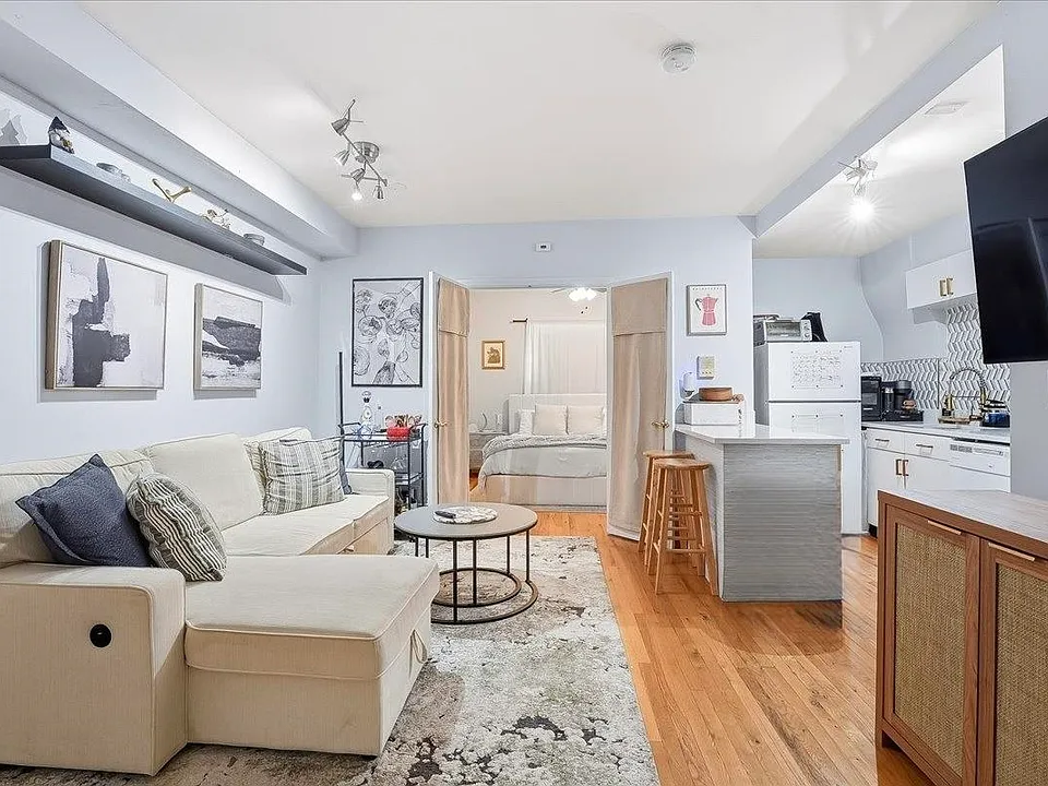 516 Adams St #1F