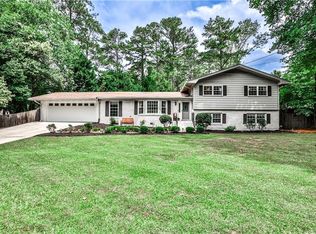 1642 Courtleigh Dr, Dunwoody, GA 30338