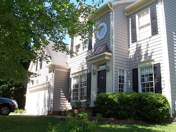 Front right side - note that the entire house exterior was just painted!