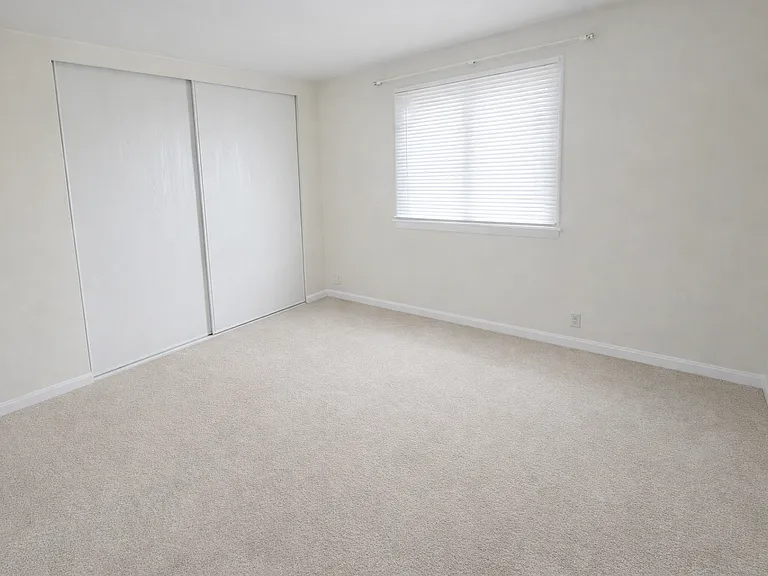 327 University Ave SE #208 — Photo 8