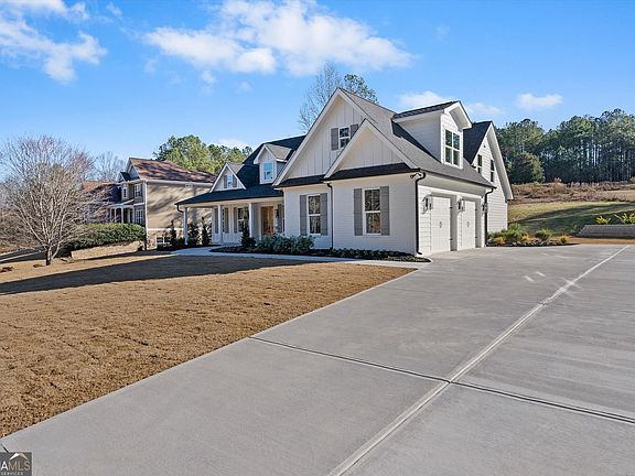 4th image of 105 Lake Blvd