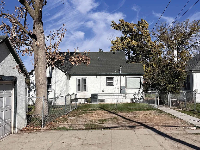 1914 Cleveland Blvd #B — Photo 25