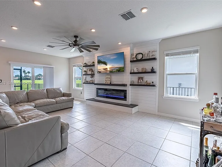 10609 SW Vasari Way — Photo 2