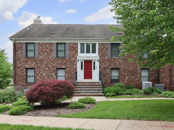 4 Sunrise Dr, Gillette, NJ 07933