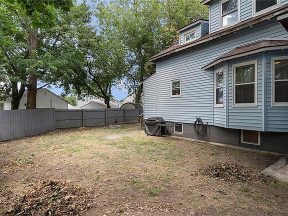 5th image of 148 Fruit Hill Ave