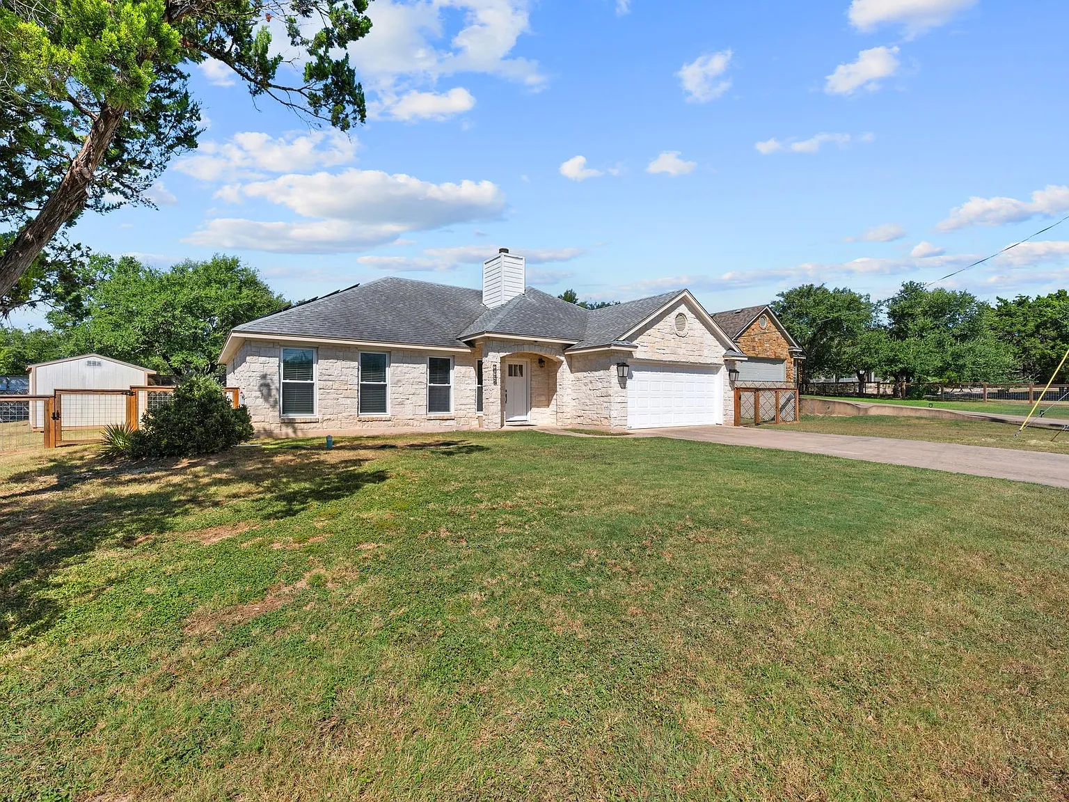 3 bed, 2.0 bath, 1380 sqft, $2,600 — Photo 3