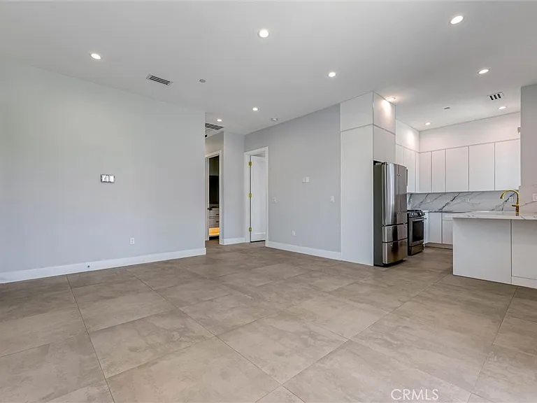 1556 S Bundy — Photo 4