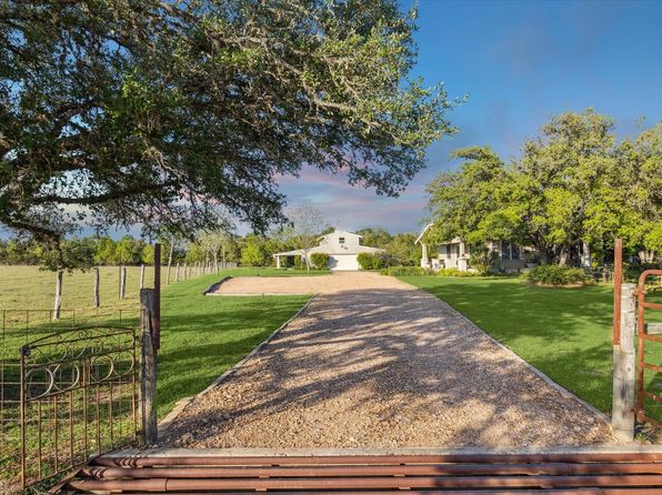 2915 Schulle Rd, Round Top, TX 78954