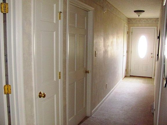 5th image of 11 Woodglen Ct