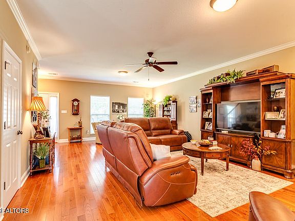 5th image of 6518 Painter Farm Ln