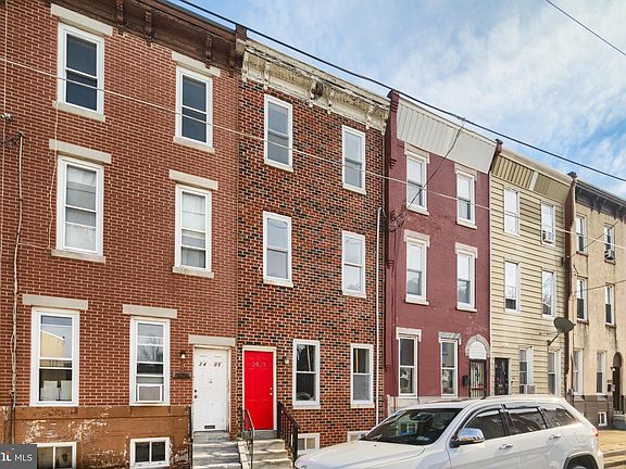 2nd image of 2433 N Marshall St #1