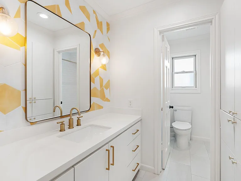 13703 Queensbury Ln — Photo 22