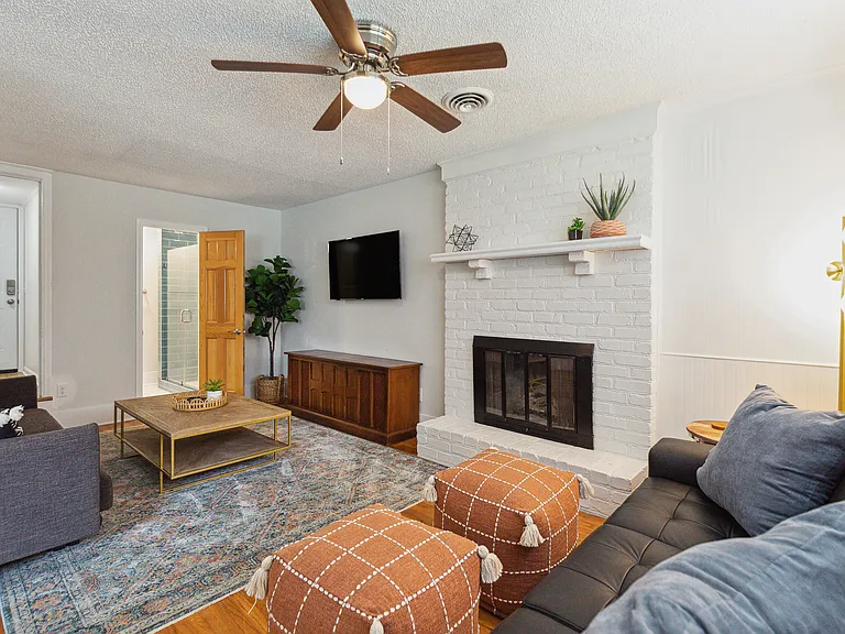 1104 Dickson Ave — Photo 45
