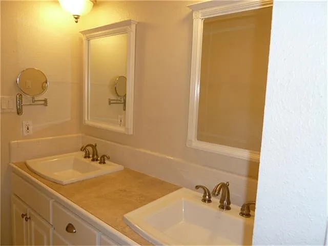 2100 Tanglewilde St #8 — Photo 11