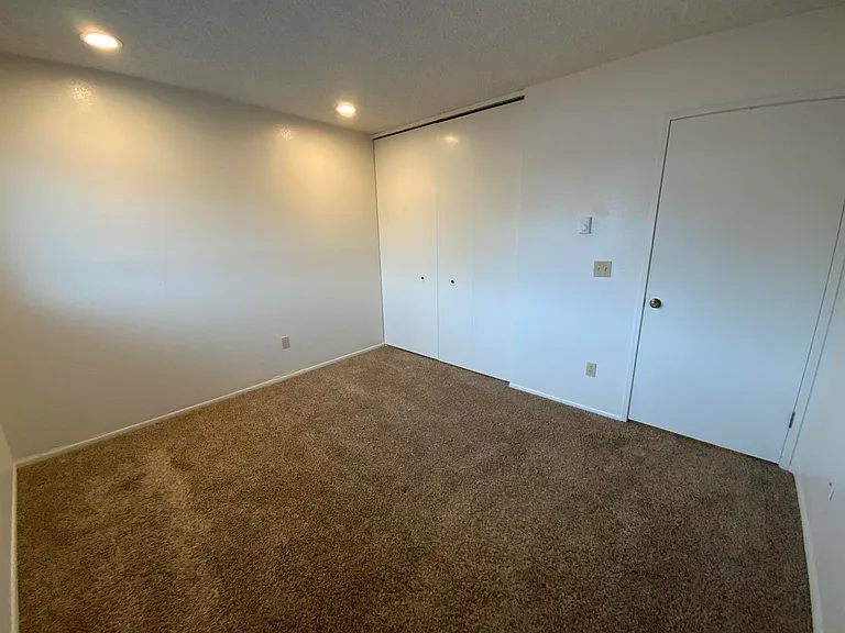 Evergreen Terrace North — Photo 8