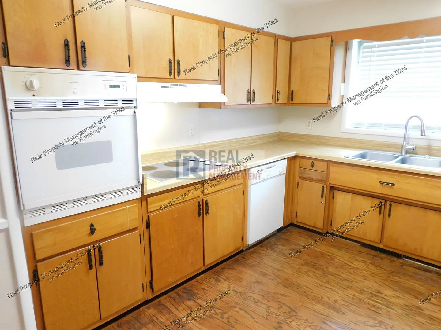 3 bed, 2.0 bath, 1867 sqft, $1,795 — Photo 3