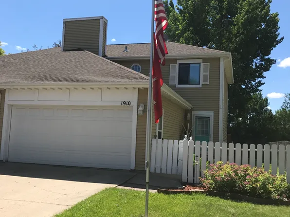 1910 27th Ave S, Fargo, ND 58103