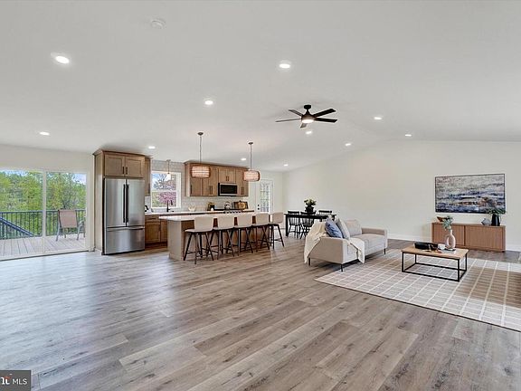 2nd image of 879 Graffius Rd