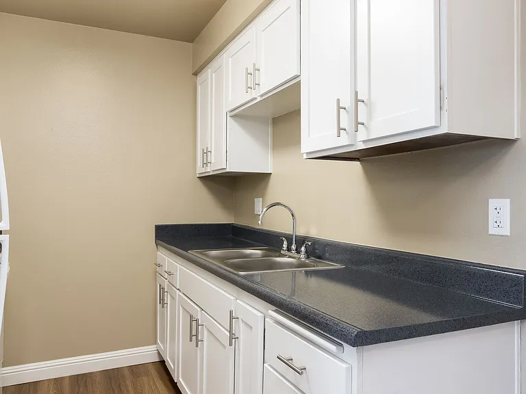 Casa Grande Apartments — Photo 10