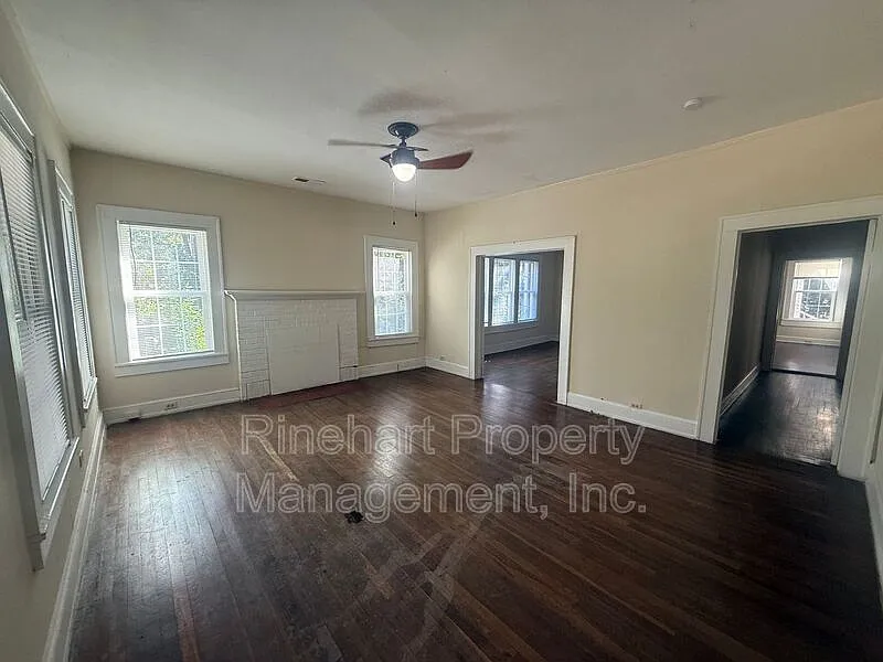 3 bed, 1.0 bath, $1,400 — Photo 3