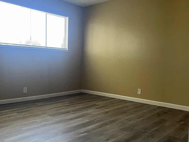 946 S Barrett Rd #3 — Photo 8