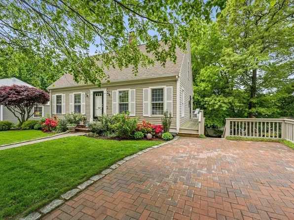 97 Shawmut St, Quincy, MA 02169