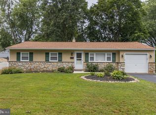 806 Pelham Ave, Warminster, PA 18974