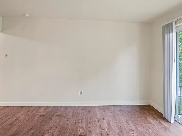 Westport Edge Apartments — Photo 16