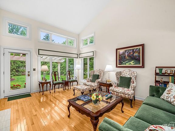 3rd image of 2311 Woodglen Ct