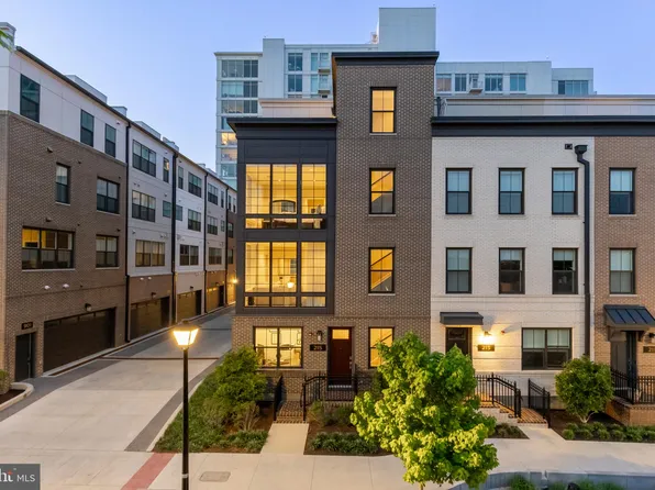 215 Montgomery St, Alexandria, VA 22314