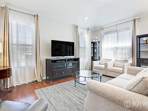 5th image of 2634 Dunraven Ave