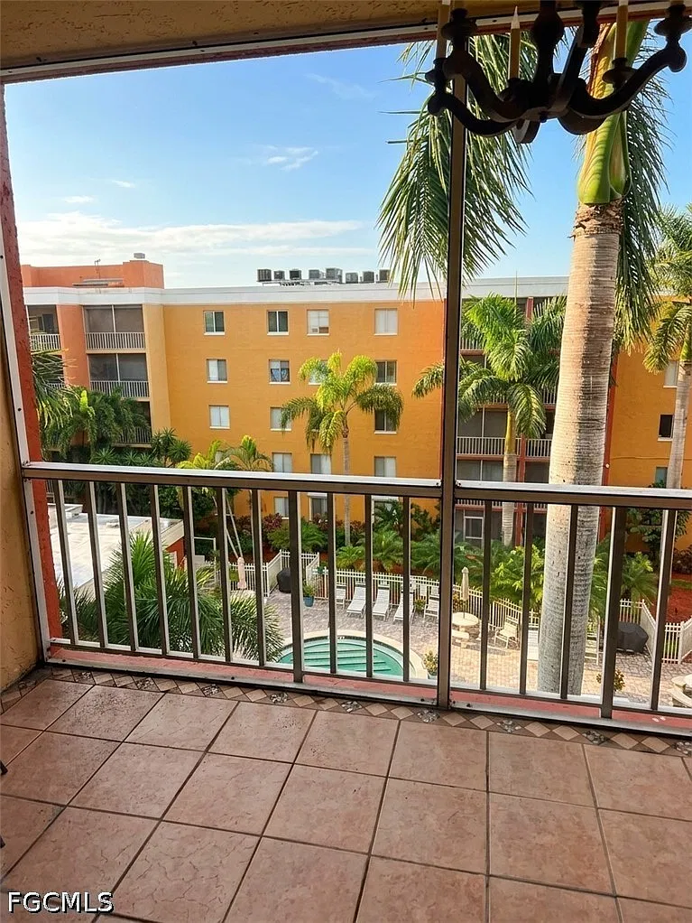2 bed, 2.0 bath, 1092 sqft, $1,650 — Photo 2