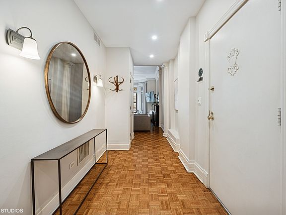 2nd image of 1526 N La Salle Dr APT 3E
