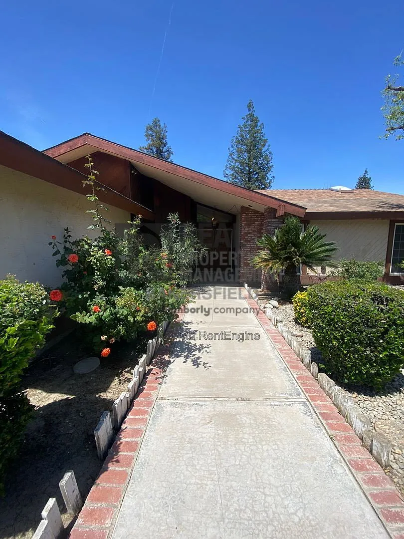 3 bed, 2.0 bath, 2021 sqft, $2,375 — Photo 2