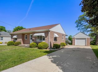 320 E 15th St, Kaukauna, WI 54130