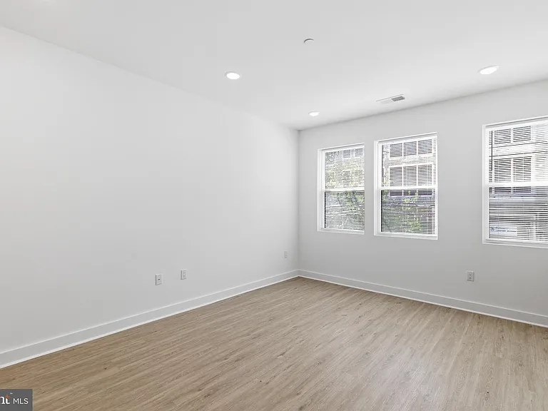 4021 Brown St #3 — Photo 13