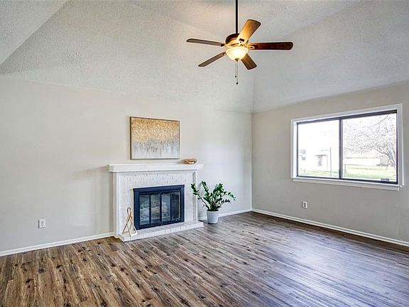 4th image of 807 E 121st Ter