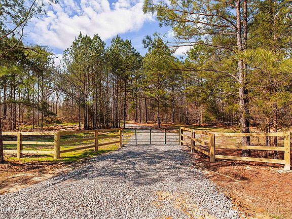 2nd image of 186 Potluck Rd