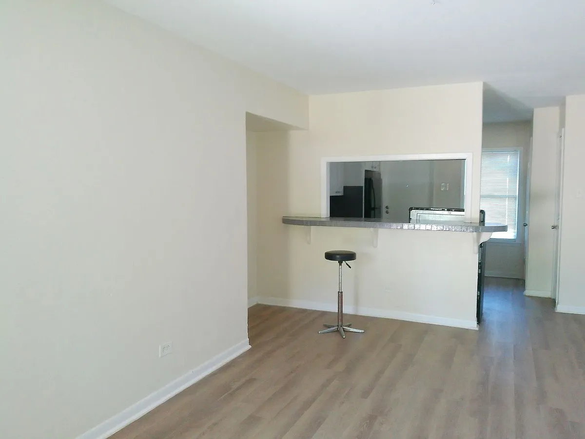 Building Photo - 3120 Santa Fe St #2