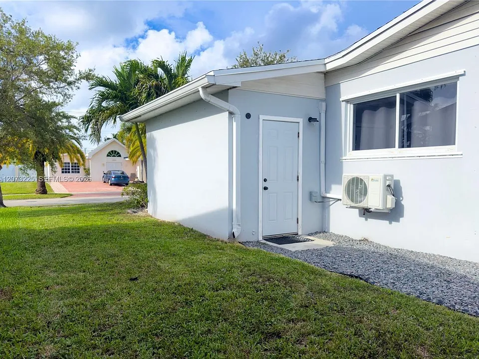 8940 SW 198th Ter