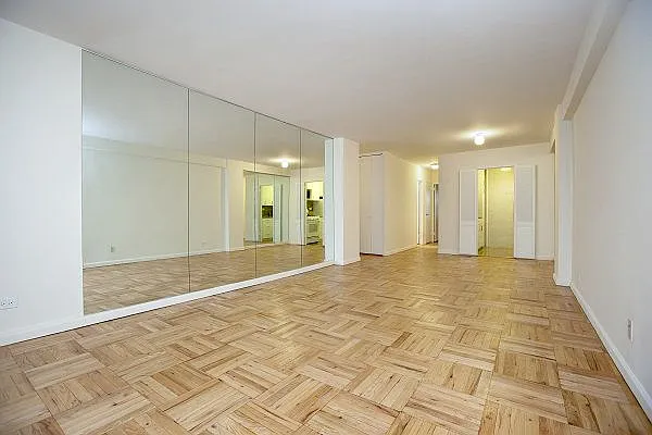 Sold by Manhattan Boutique Real Estate | media 19