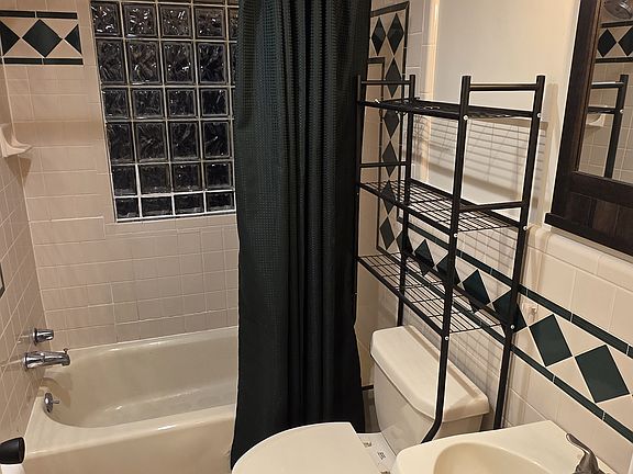 5th image of 421 Curry Ave #1