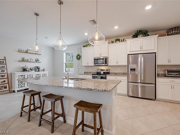 4th image of 3154 Birchin Ln