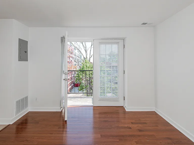 5630 Pershing Ave #42 — Photo 2