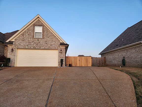 5th image of 2585 Dawnwood Cir N