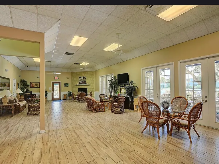 9600 Riverside Dr — Photo 37
